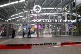 Utrecht CS ontruimd, politie doorzoekt trein