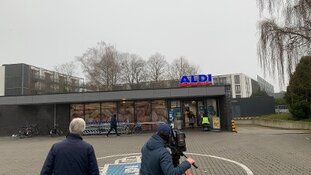 Discriminerende spreekkoren tijdens voetbalwedstrijd en supermarktoverval in Bureau Brabant