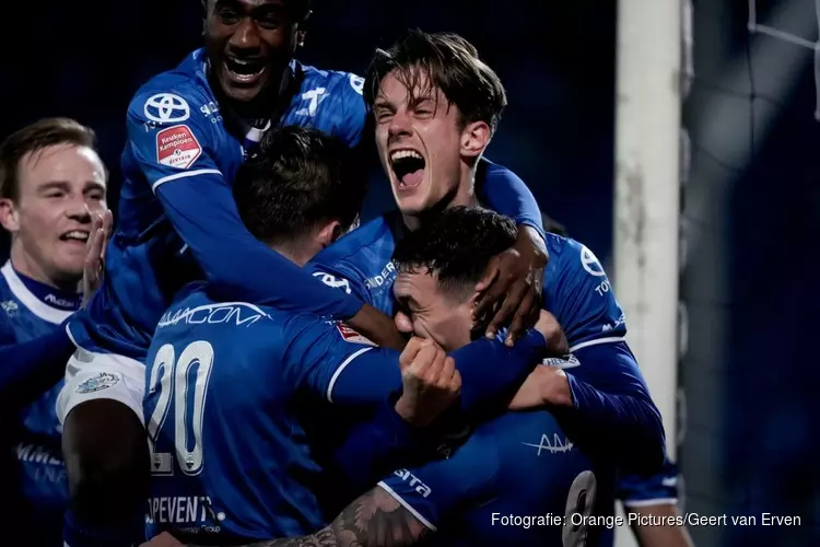 Hornkamp schiet FC Den Bosch in blessuretijd vanaf penaltystip naar zege