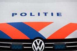 Dronken vrouw vernielt bezorgauto