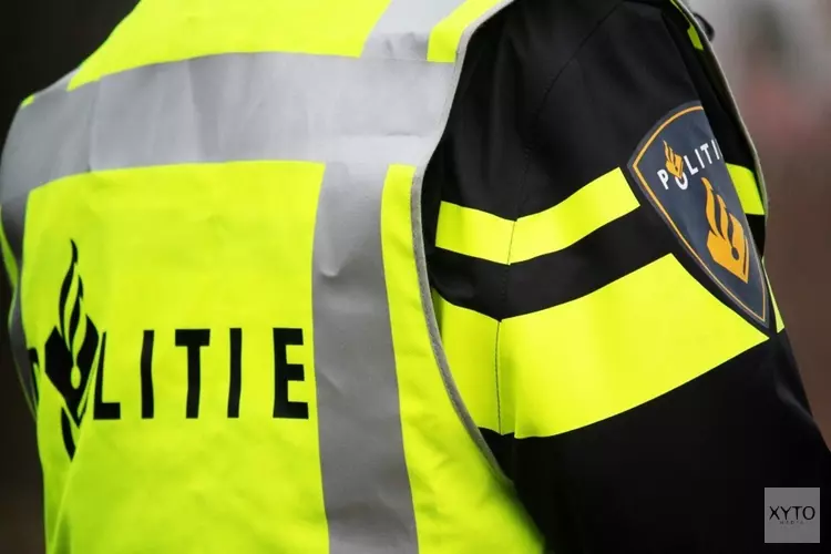 Politie zoekt in woning in verband met onderzoek naar handgranaat