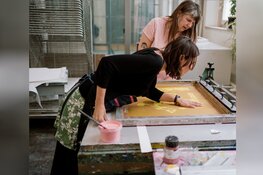 Maia Matches’ hypermoderne interpretatie van Jheronimus Bosch ‘De dood van een vrek’ is de nieuwe jaarprent van het Grafisch Atelier Den Bosch