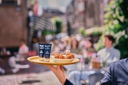 ’t Pantoffeltje in ‘s-Hertogenbosch zet deze zomer zonnebrandcrème op de menukaart om de kans op huidkanker te verkleinen.