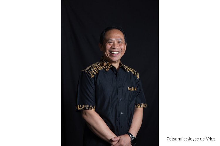 Yana Sutrisna uit Den Bosch geportretteerd in Makanologie – nieuw boek over 55 jaar Indonesische chefs in Nederland