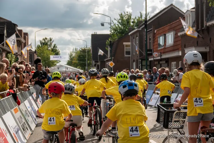 Bossche jeugd draagt sleutel Glazen Huis over voor 3FM Serious Request