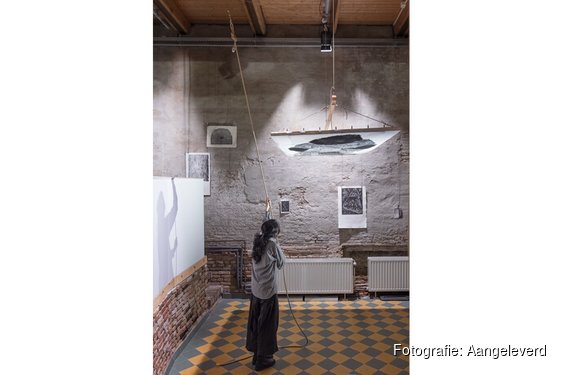 Monumentale grafiek en installaties in Willem Twee Kunstruimte bij expositie Habitat of the Mind